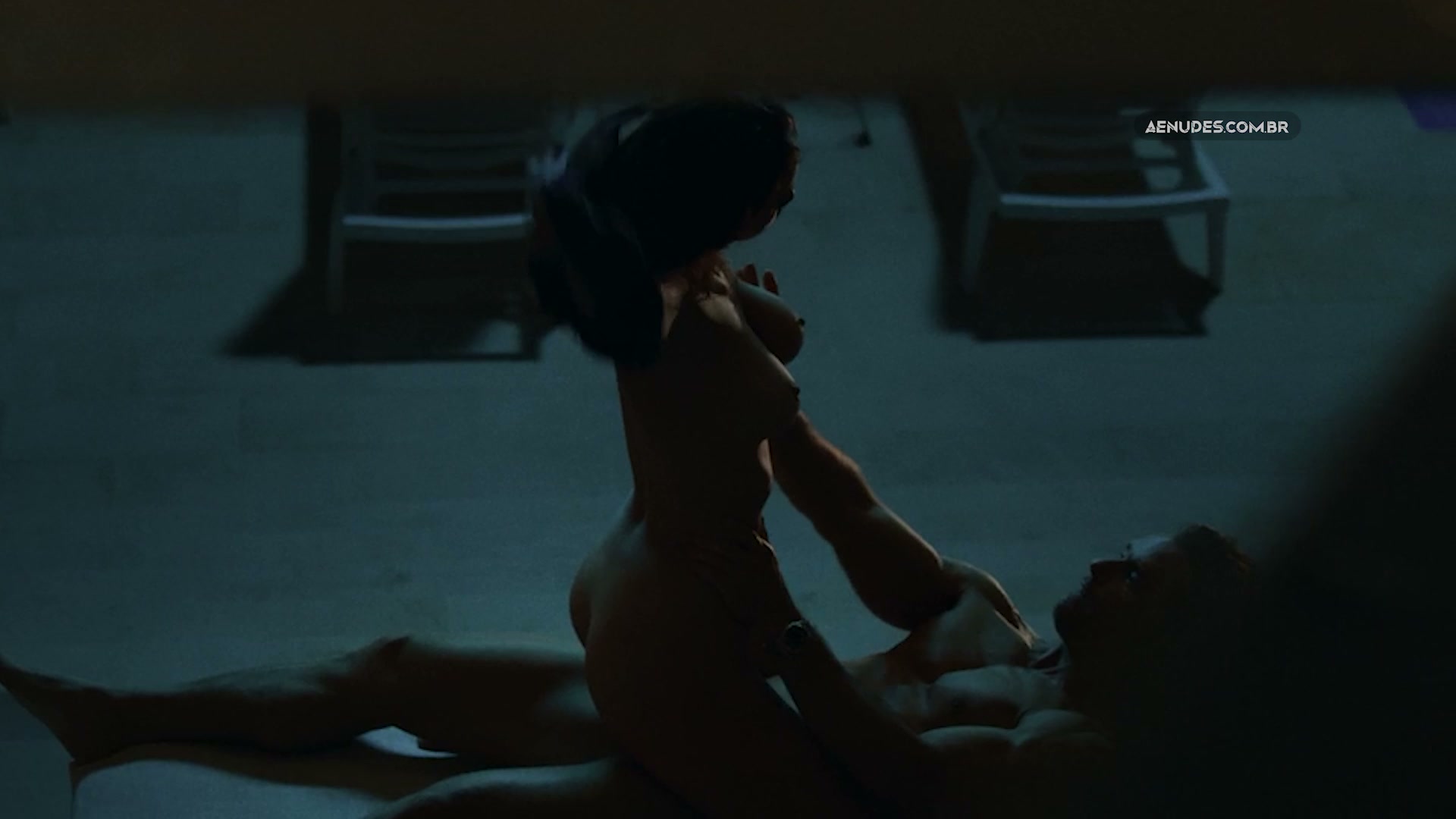 Carolina Miranda nua pelada cena de sexo em Perfil Falso (2023)