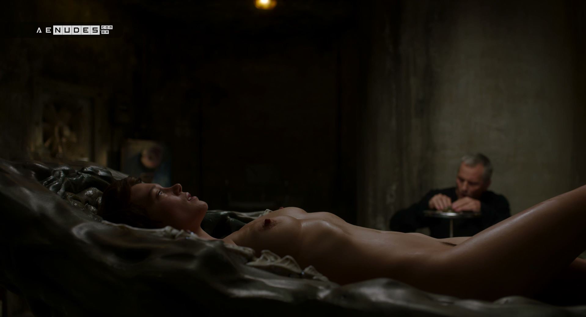 Léa Seydoux nua pelada em Crimes Of The Future