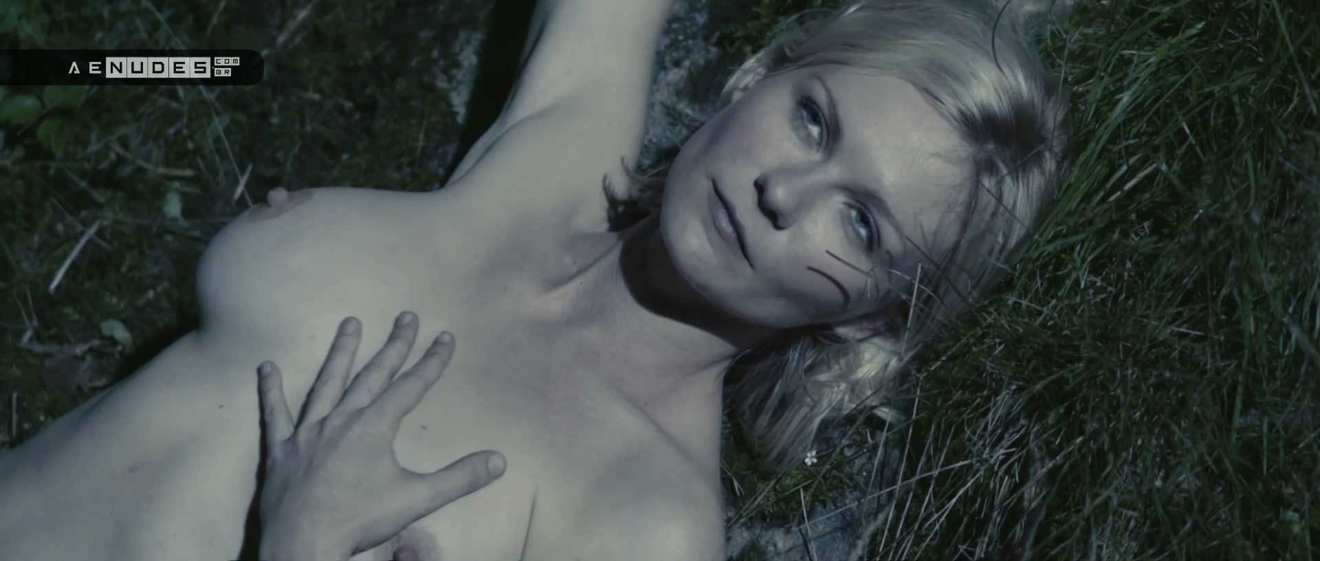  Kirsten Dunst nua pelada em Melancolia