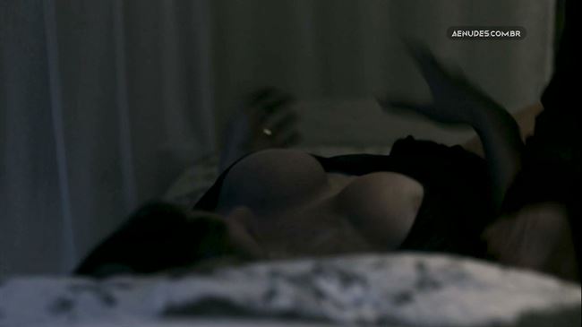 Carolina Chalita nua e pelada cena de sexo em Mandrake (Filme)