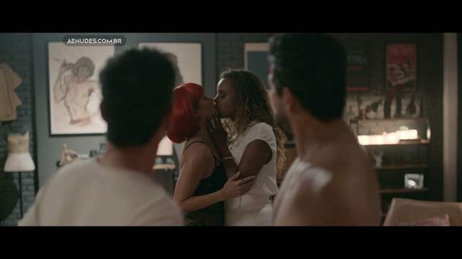 Roberta Rodrigues nua pelada cena de sexo em Dois Mais Dois (2021)