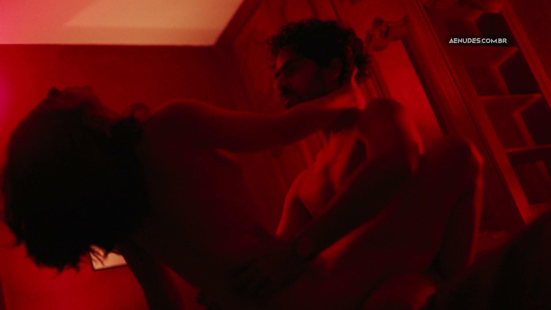 Julia Lanina nua e pelada cena de sexo em Um Contra Todos (Série)