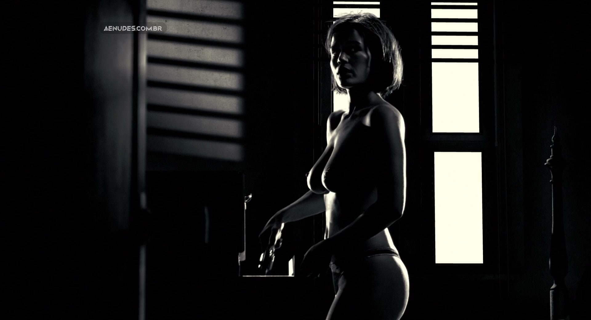  Carla Gugino nua pelada em Sin City